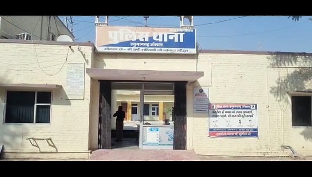 Wife stabbed with knives in domestic conflict, died in hospital, husband absconding