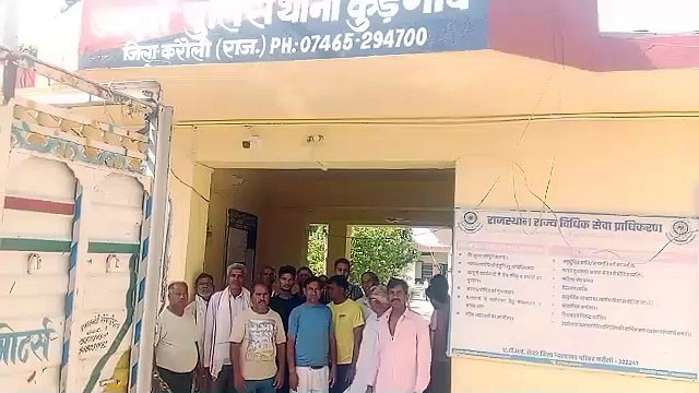 दुकान से सवा लाख का सामान व 40 हजार रुपए चोरी 2 हजार के सिक्के भी ले गए, दीवार में किया सुराग