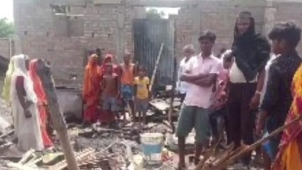 पूर्वी चंपारण: बिजली के शार्ट सर्किट से लगी भीषण आग, 5 घर जले, लाखों का हुआ नुकसान