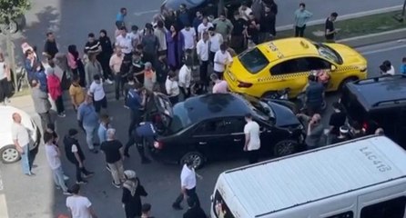 İstanbul’da sürücü kazadan sonra koşarak kaçtı