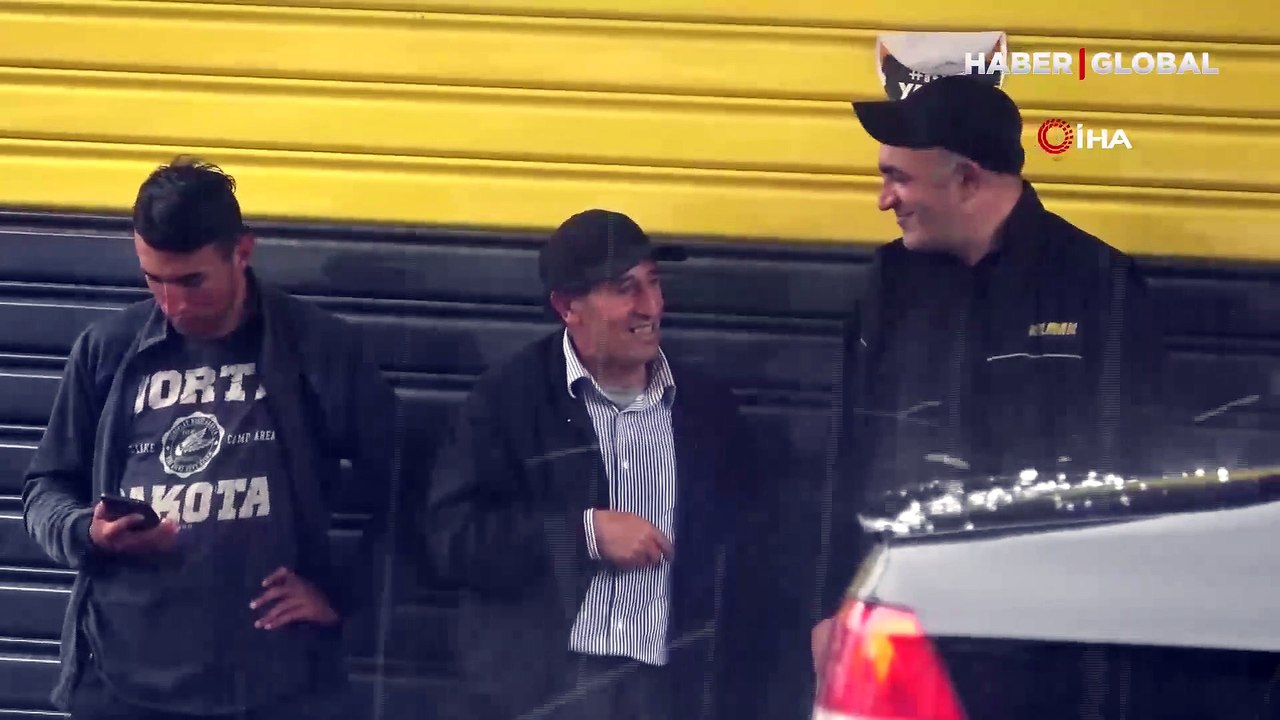 Ardahan'da sağanak ve dolu: Yollar göle döndü, araçlar zarar gördü