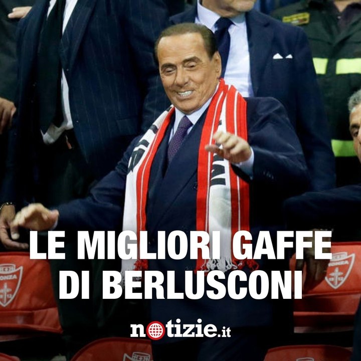 Berlusconi è stato uno dei protagonisti della politica negli ultimi 30 anni: ecco i momenti iconici che l’hanno visto in prima linea