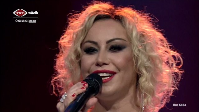 Tuğçe Pala / Kirpiklerinin gölgesi güllerle bezenmiş