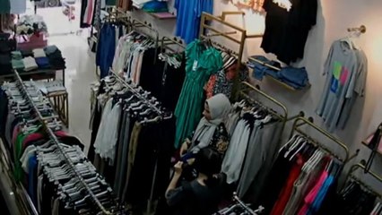 Hırsızlığa çocuğu alet etti