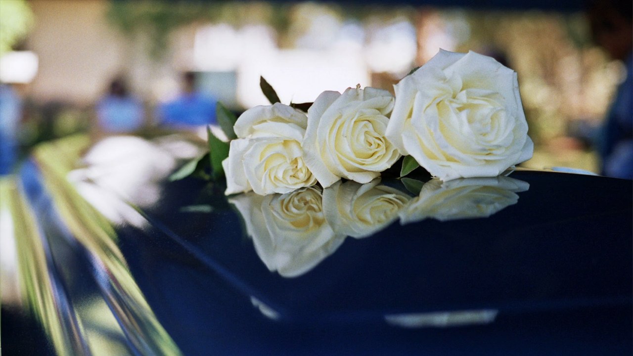 Vermeintlich tote erwacht während begräbnisfeier