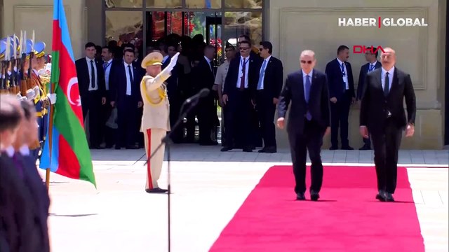Cumhurbaşkanı Erdoğan, Azerbaycan'da İlham Aliyev tarafından resmi törenle karşılandı