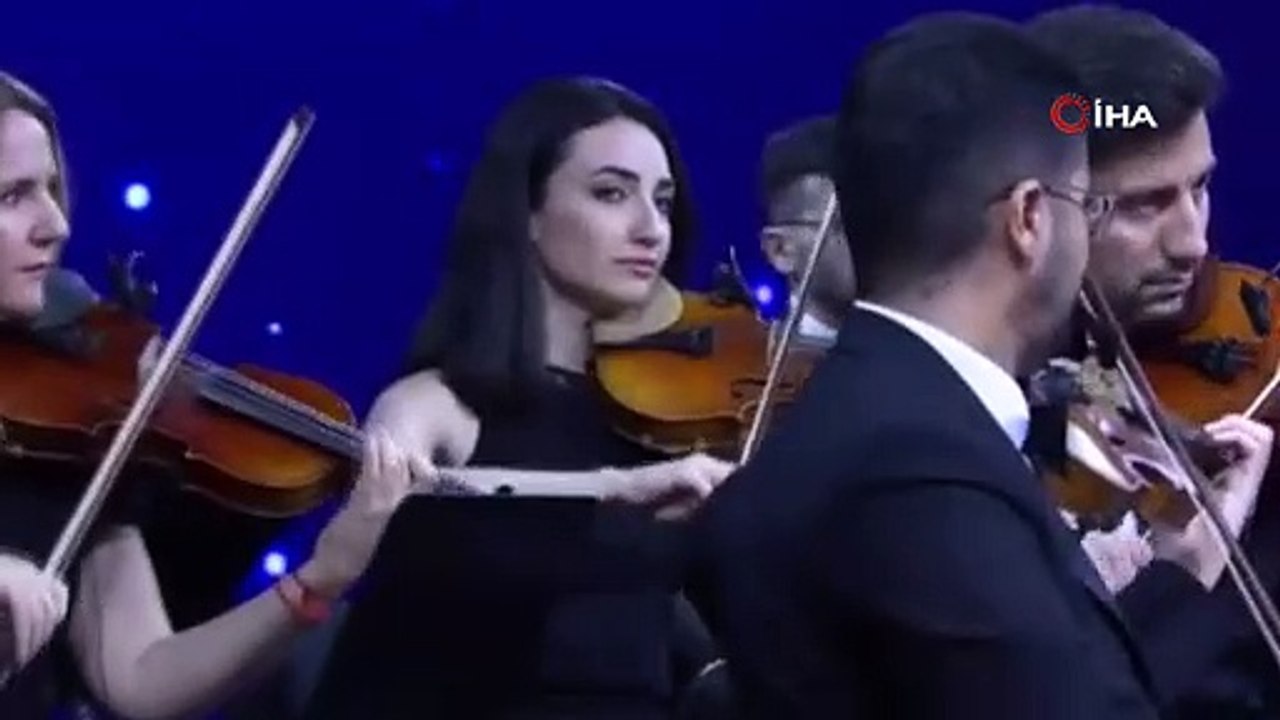 Azerin, ''Çırpınırdın Karadeniz'' dedi Erdoğan ve Aliyev ayakta alkışladı