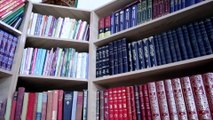 مكتبة منزلية قيّمة بمخطوطاتها وكتبها في العراق