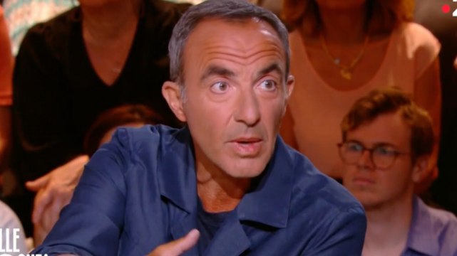 “Il me fatigue, le grec !” : Nikos Aliagas raconte les coulisses de son départ de 50’ Inside dans Quelle Époque sur France 2