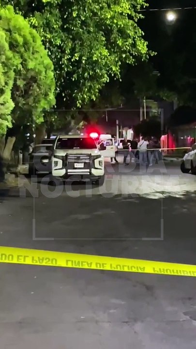 #Preliminar Tras protagonizar una persecución, policías de Guadalajara y agentes de la Fiscalía del Estado, lograron recuperar una camioneta robada con lujo de violencia #GuardiaNocturna