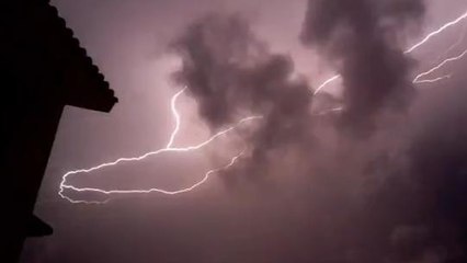 আর কিছুক্ষণের মধ্যেই নামবে প্রবল বৃষ্টি! গরমের হাঁসফাঁস অবস্থা থেকে রেহাই