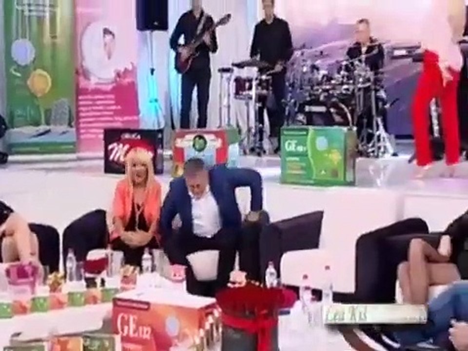 Sanja Djordjevic - Ti zaplakaces na mojoj strani kreveta - Nedeljno popodne sa Leom Kis - (Tv Pink 06.03.2016)
