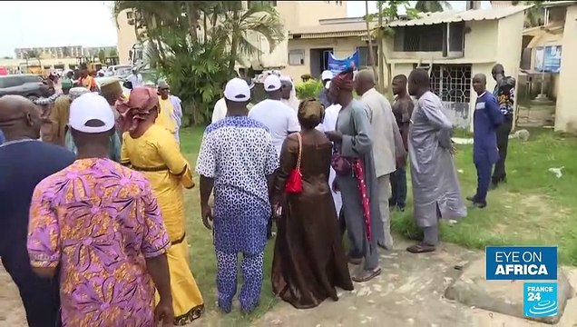 Vote on Malian constitution: Soldiers cast ballots during early referendum