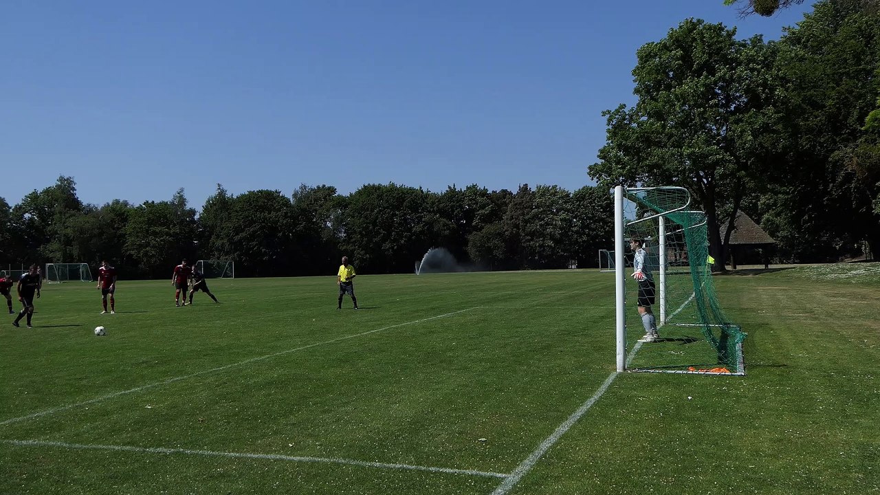 Elfmeter von Adrian Griesam (1. FC Gimte) bei Sparta II