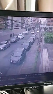 Vídeo mostra colisão que deixou dois feridos e carros destruídos na Ponta Verde
