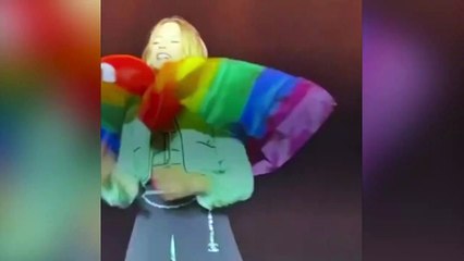 Angèle rend hommage à Lindsay lors d'un concert à la Réunion