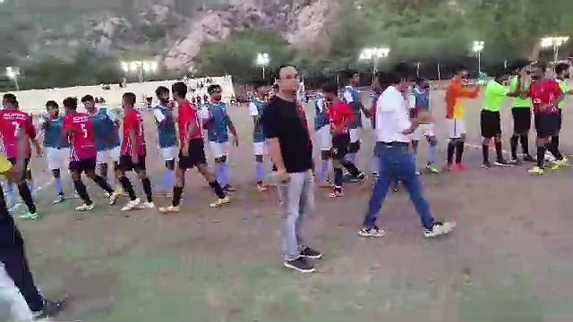 रोमांचक मुकाबले: मेजबान भवानी क्लब व नोएडा की जीत, झूम उठे दर्शक