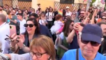 Pride Roma, l'arrivo di Schlein al corteo tra gli applausi: 