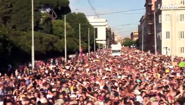 Diritti, Paola e Chiara: Politica faccia si' che ci sia una vita inclusiva e uguale per tutti