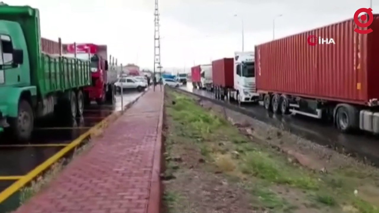 Kayseri - Niğde karayolu sel nedeniyle ulaşıma kapandı