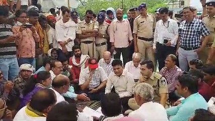 The collector assured to get jobs for forty people in a month, to demarcate the land