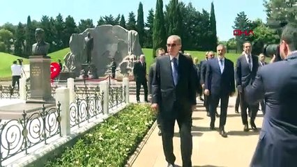 Le président Erdogan a visité des cimetières à Bakou
