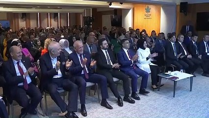 Davutoğlu: Bizi camilerde hesaba çekmeye çalışanlara biz hesap soracağız