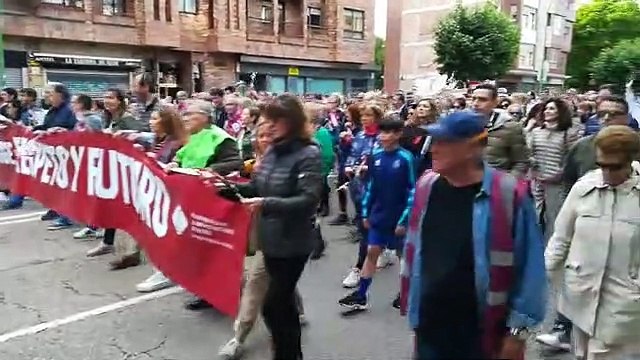 '¡Madrid por Aranda, no por Pucela!' Nuevos cánticos en la manifestación de Burgos.