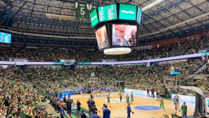 Así ha sonado el himno del Unicaja antes del cuarto partido contra el Barcelona