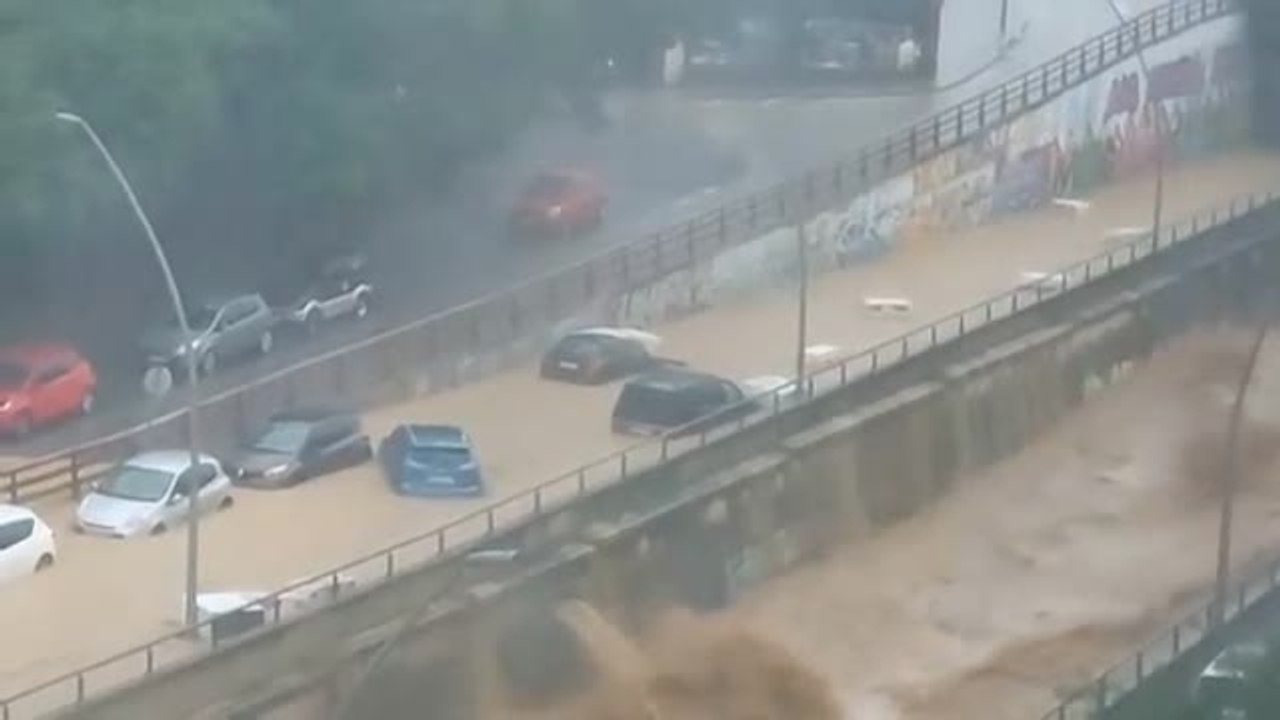 Numerosos destrozos en las riadas provocadas por lluvias torrenciales en Terrassa (Barcelona)