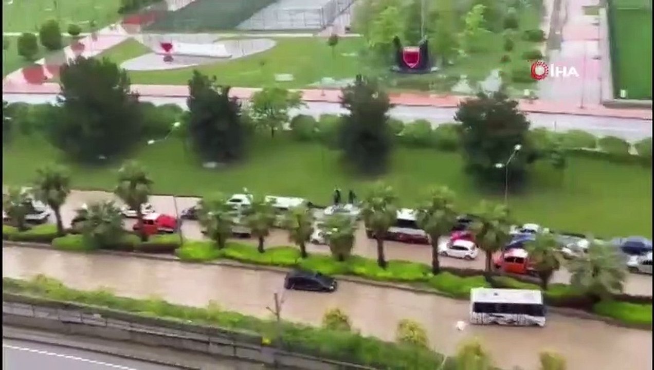 Dernière minute： Les écoles ont été fermées dans les districts d'Ilkadım, Atakum et Canik en raison des fortes pluies et des inondations à Samsun.