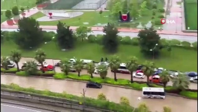 Dernière minute： Les écoles ont été fermées dans les districts d'Ilkadım, Atakum et Canik en raison des fortes pluies et des inondations à Samsun.