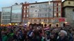 La manifestación culmina con el Himno a Burgos en una plaza del Rey San Fernando a rebosar