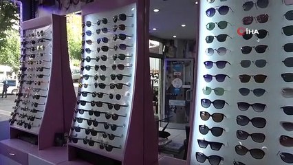 L'expert avertit : ＂Utilisez des lunettes avec des verres ultraviolets et polarisés d'origine＂