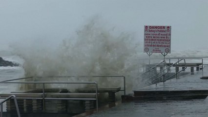 India gets ready for approaching cyclone