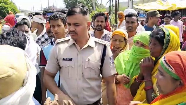 सड़क हादसे में युवक की मौत के बाद नाराज ग्रामीणाें ने बाइपास पर लगाया जाम