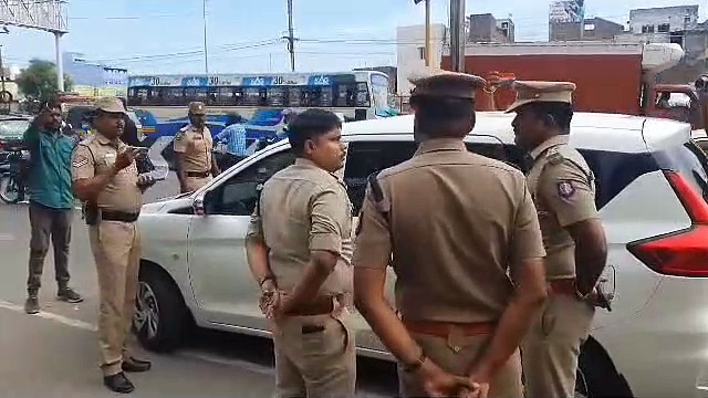 கரூரில் பொதுமக்களின் இயல்பு வாழ்க்கைக்கு எந்த பாதிப்பும் இல்லை - போலீஸ் எஸ்பி தகவல்