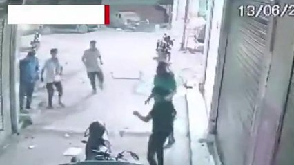 पटना: बदमाशों ने मारपीट कर युवक को लूटने का किया प्रयास, घटना सीसीटीवी में कैद