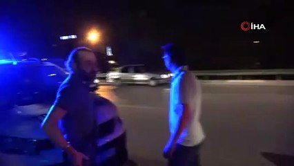 Polise alkollü yakalandı, direksiyonda içmeye devam etti