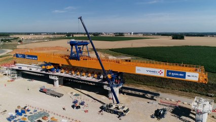 Grand Paris Express : à bord du « lanceur » qui assemble le viaduc de la ligne 18