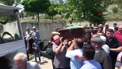 Çamurda kaybolan araçtan cansız bedeni çıkan yaşlı adam toprağa verildi