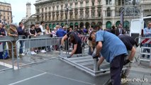 Ultimi preparativi in piazza Duomo per i funerali di Berlusconi