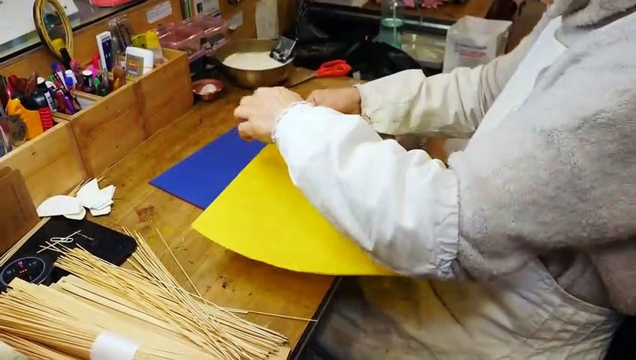 The process of making traditional Korean fans_ Intangible Cultural Heritage No. 10 Banghwaseon