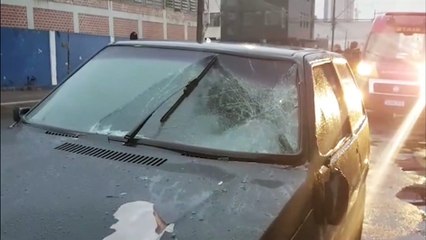 Criança é atropelada na Rua Rio Grande do Sul e frente de Uno fica destruída