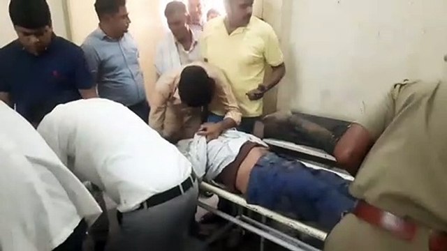 मकान में घुसा 20 पहियों वाला बेकाबू ट्रोला, मां-बेटे सहित तीन घायल, दो जयपुर रेफर
