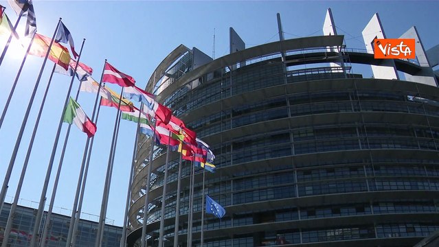 Funerali Berlusconi, bandiere del Parlamento Ue a mezz'asta nelle sedi di Strasburgo, Roma e Milano