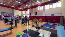 KİLİS - Depremzede halterci, Türkiye şampiyonluğu hedefiyle çalışıyor