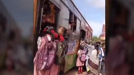 ಬಸ್ ನಲ್ಲಿ ಪ್ರಯಾಣಕ್ಕೆ ವಿದ್ಯಾರ್ಥಿಗಳ ಪರದಾಟ