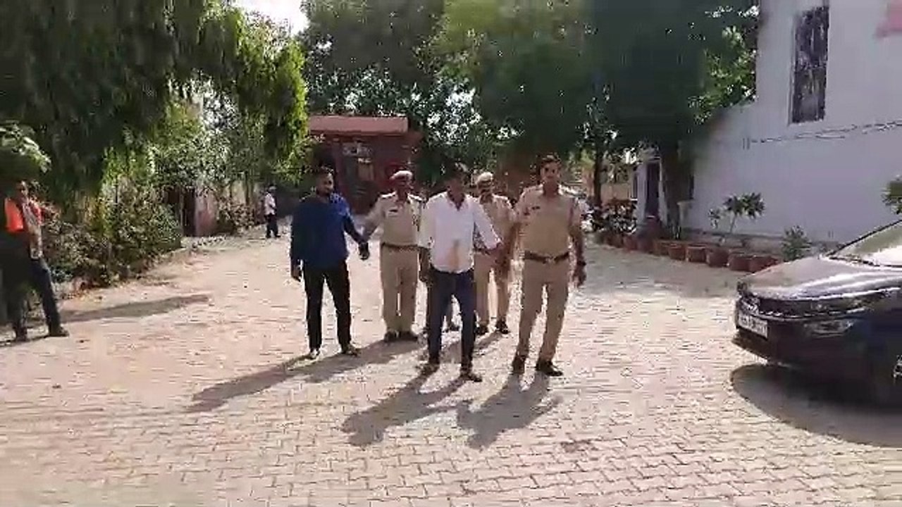 फायरिंग के तीन आरोपियों को 14 घंटे में किया गिर...