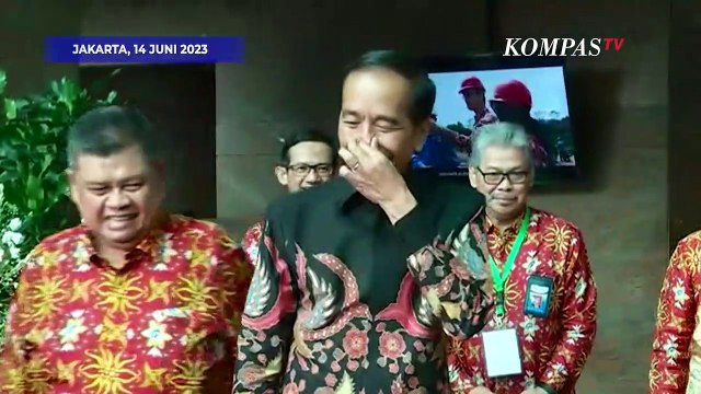 Momen Sri Mulyani dan Pratikno Ikut Wartawan 'Doorstop' Presiden Jokowi